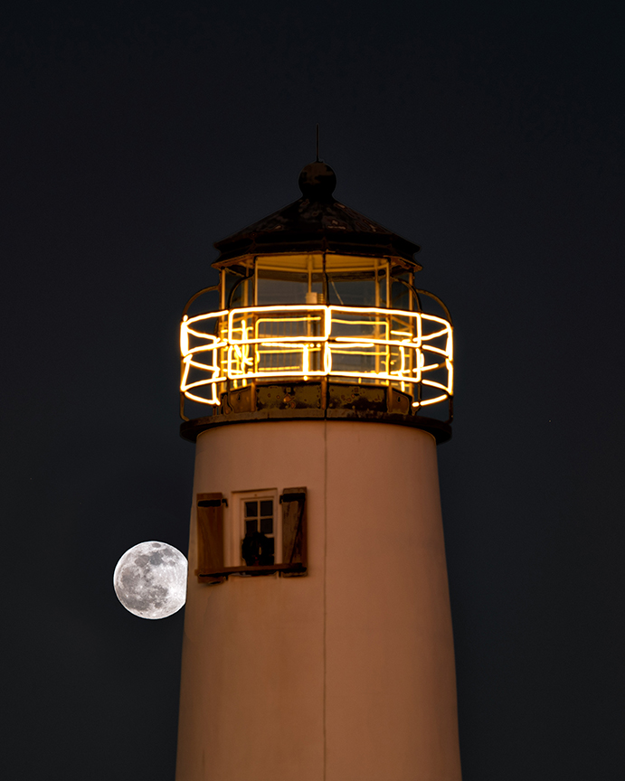lighthouse-low-moon.jpg