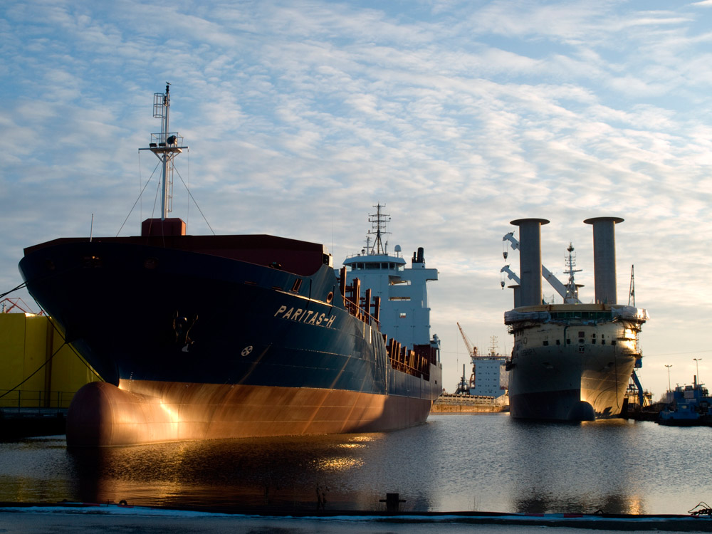 Schiffe_im_Emder_Hafen_-_Originalfoto_-_0_EV.jpg