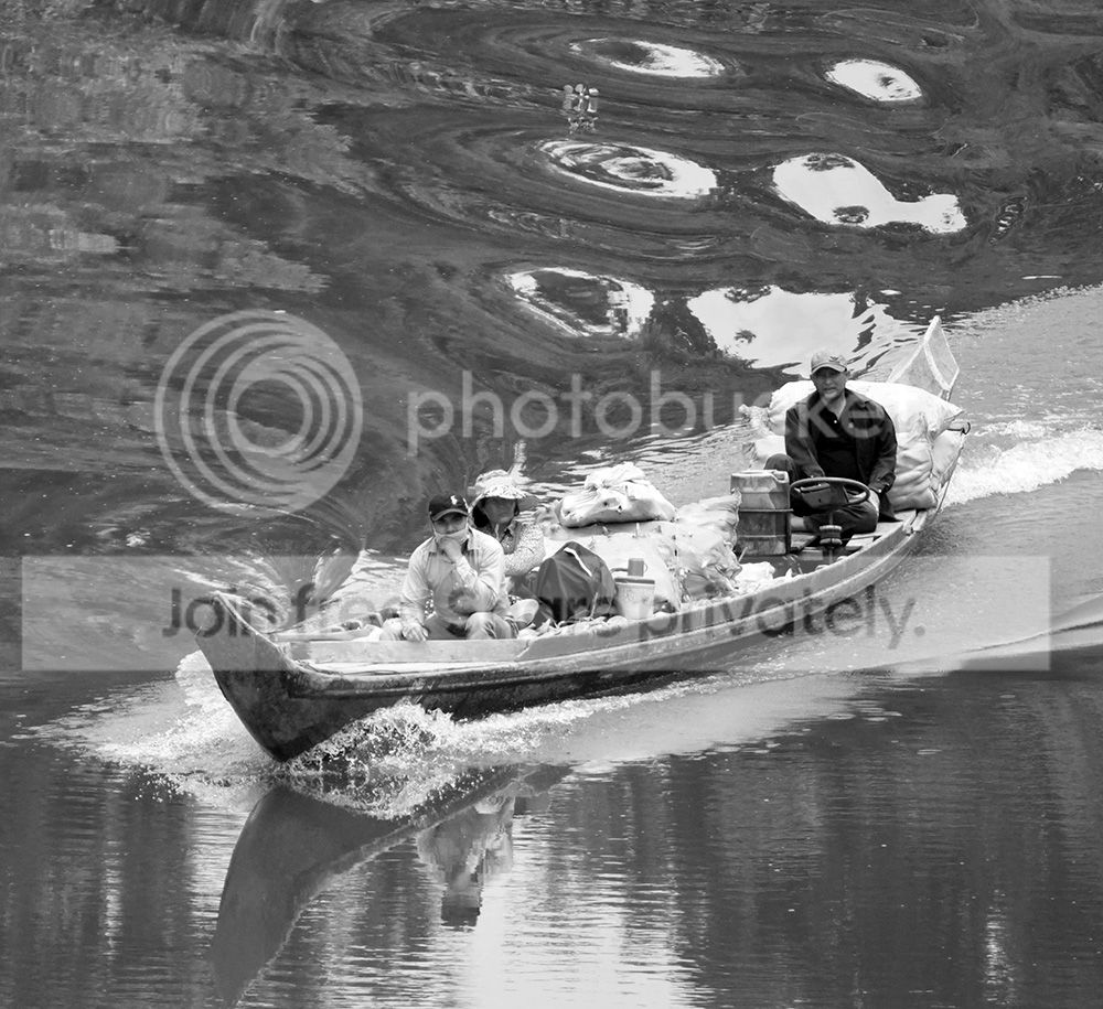 Boat%20wake_zps39iv281i.jpg