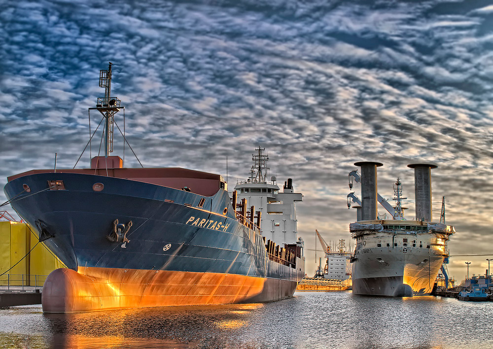 Schiffe-im-Emder-Hafen9b_Weiterentwickelt_400.jpg