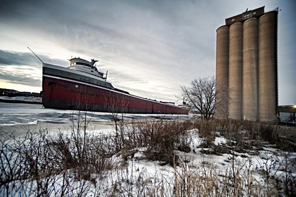 laker_boat_and_grain_elevator_by_rufusthered-db17t9b.jpg